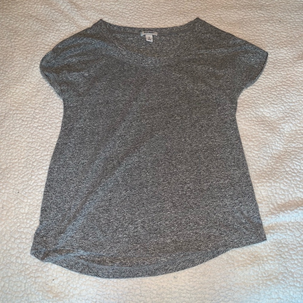 Gray Old Navy T-shirt